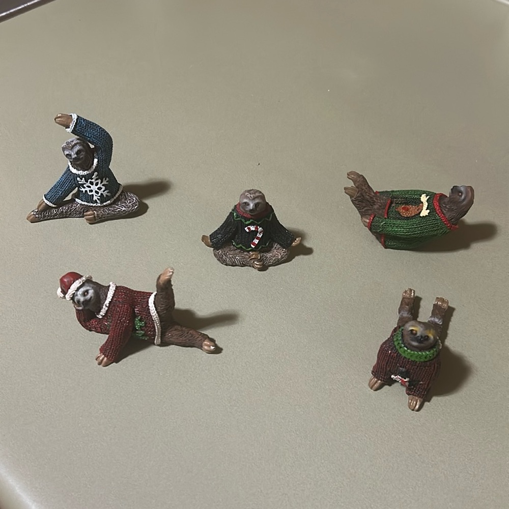 Yogi Sloths Figurines (set of 5)